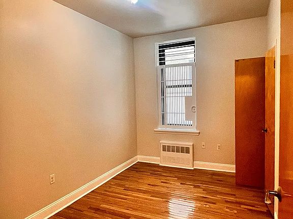 3rd image of 842 Park Pl APT 1W
