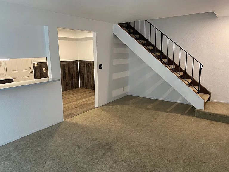 237 S Woodhill Ave — Photo 2