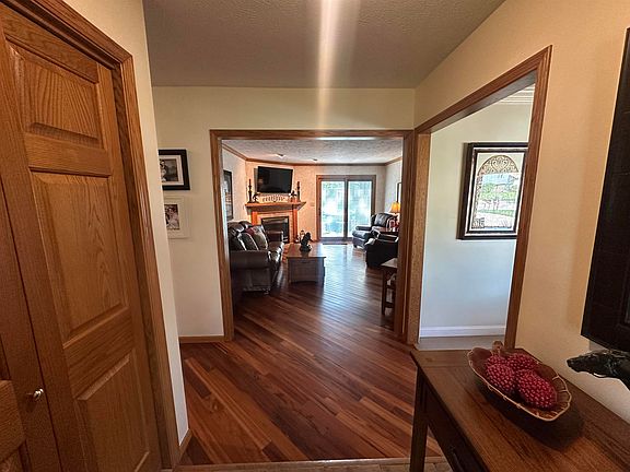 3rd image of 2922 Lakepark Ln