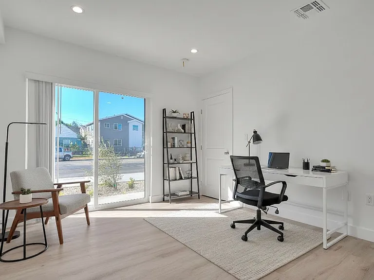 5850 Vineland Ave — Photo 5