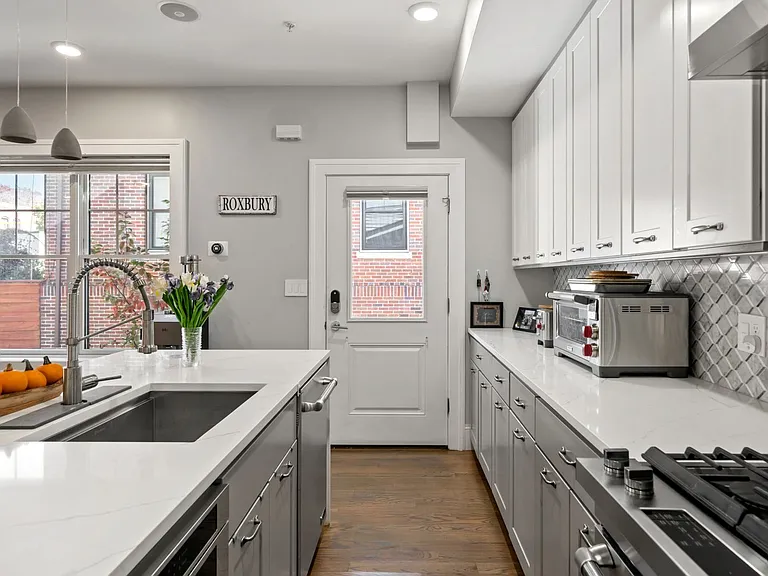 55 Hutchings St #4 — Photo 4