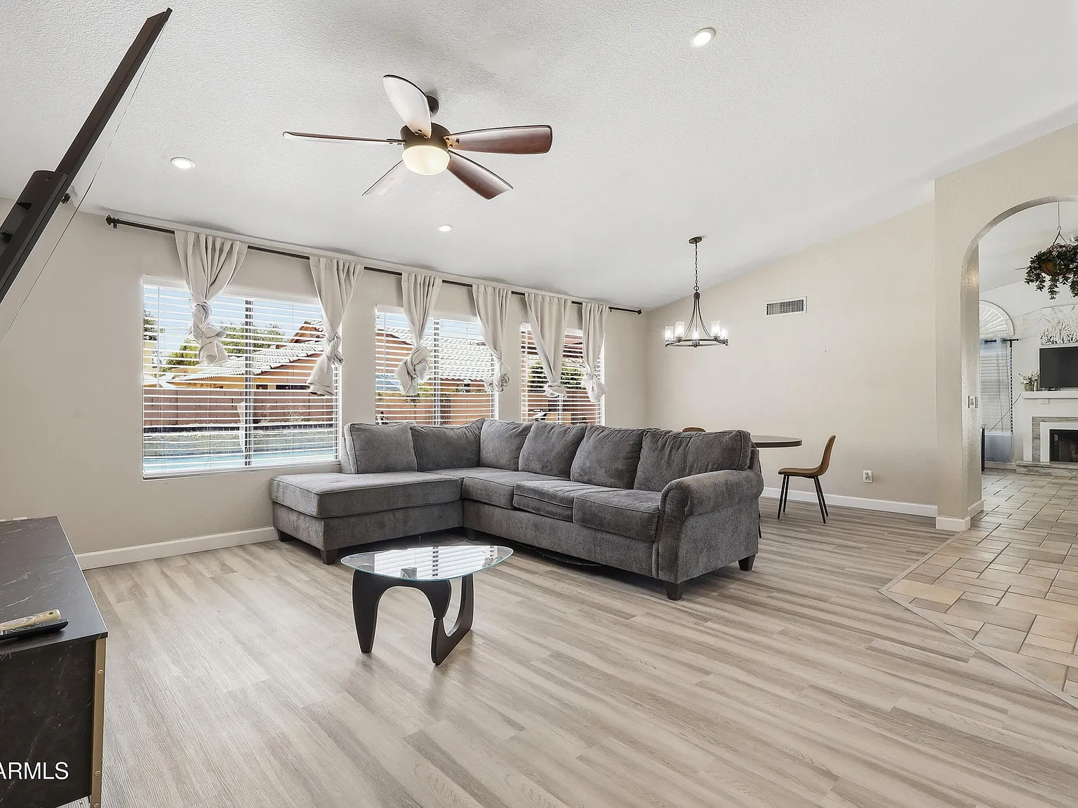 4 bed, 2.0 bath, 1979 sqft, $3,900 — Photo 4