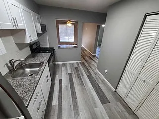 604 Clark St — Photo 8