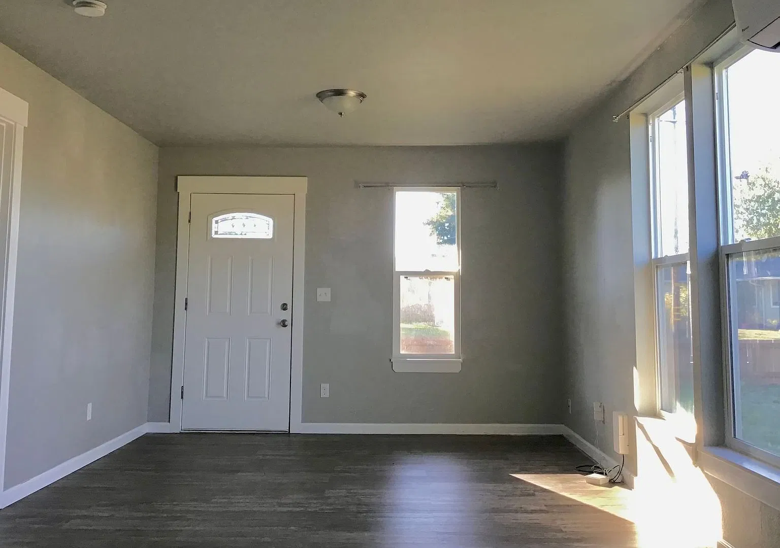 Quaint 2 Bed 1 Bath Home $500 move in Special! — Photo 2