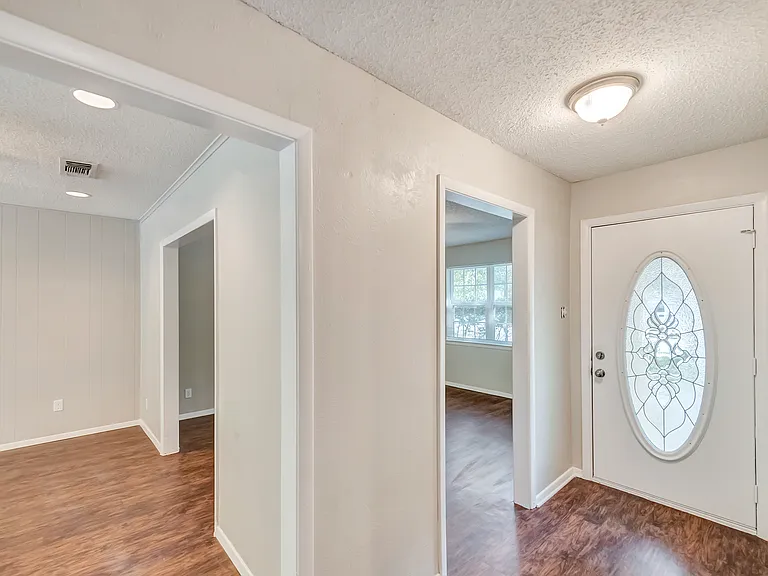 2833 Kingsbury Ave — Photo 17