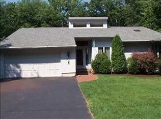 285 Spring Valley Dr, East Greenwich, RI 02818