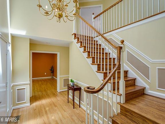 3rd image of 8109 Spruce Valley Ln