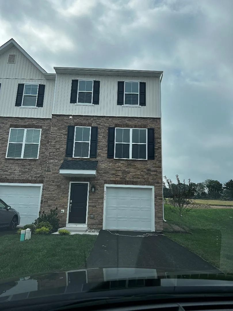 3 bed, 2005 sqft, $2,850 — Photo 1