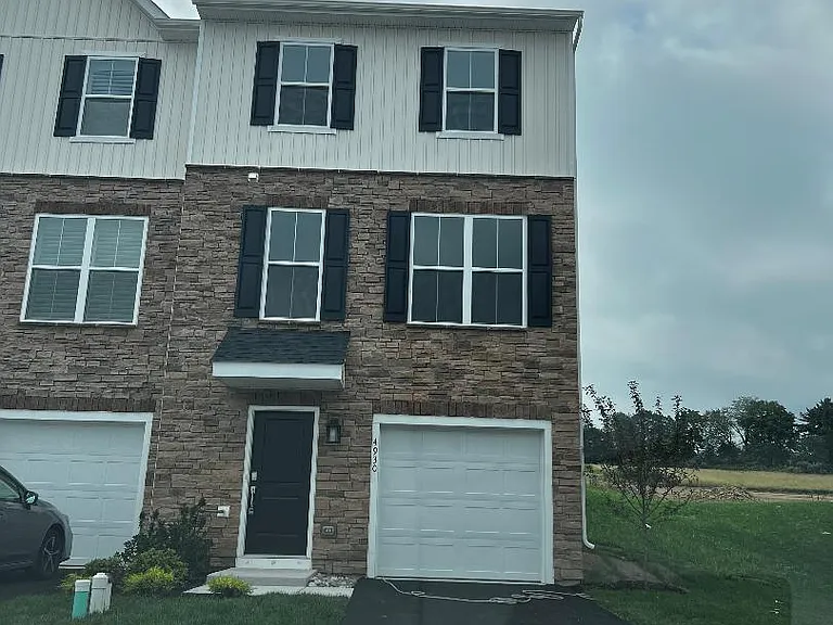 4930 Brookside Ct — Photo 1