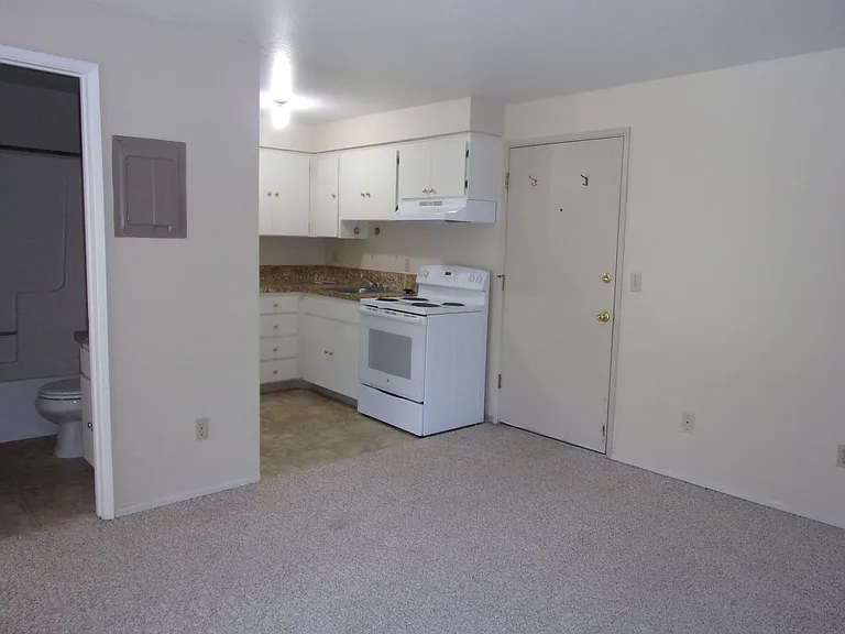 096 - Old Pi Phi House - 3002 NW Harrison Blvd. Corvallis, OR 97330 — Photo 4