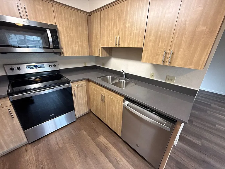 915 Bryan Ct — Photo 10