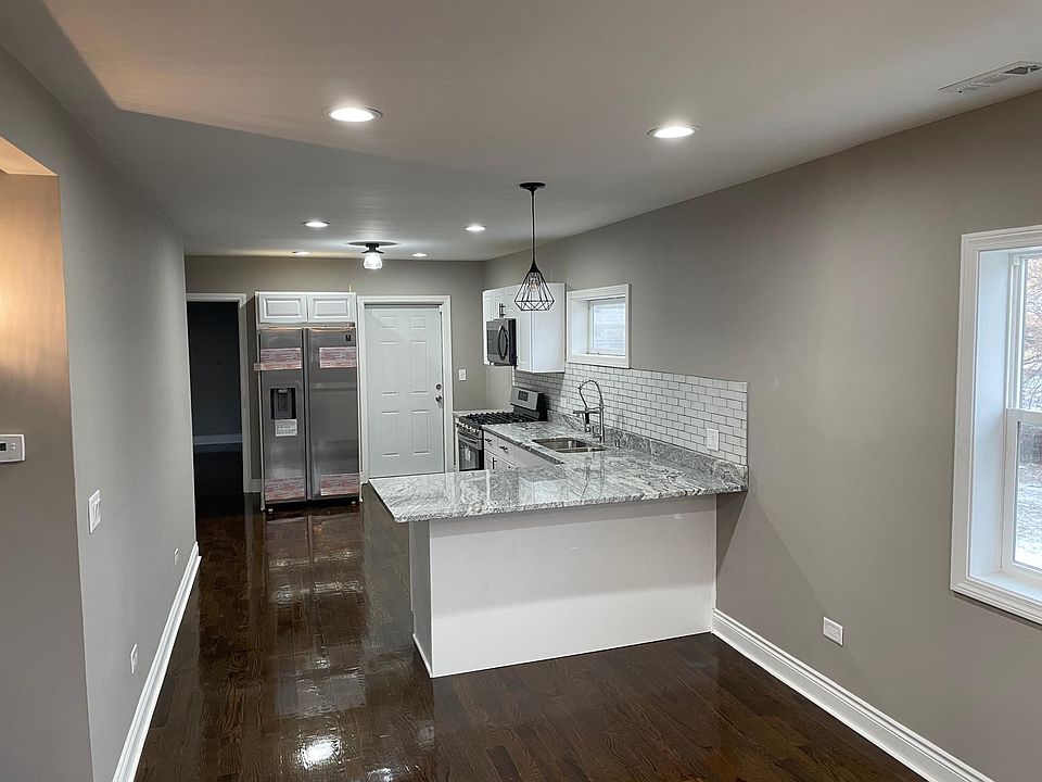 1st image of 4134 W Carroll Ave #2