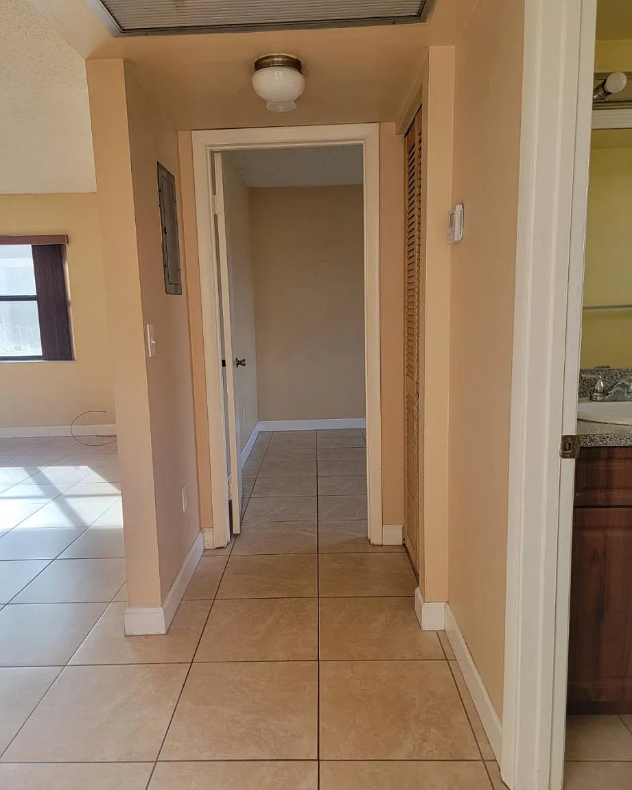 2 bed, 750 sqft, $2,200 — Photo 2