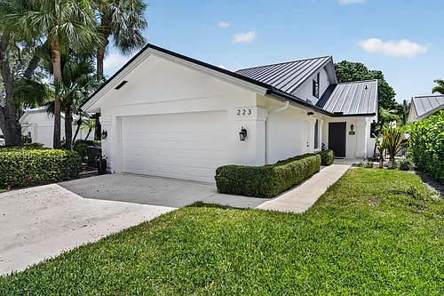 223 E River Park Dr Photo 1