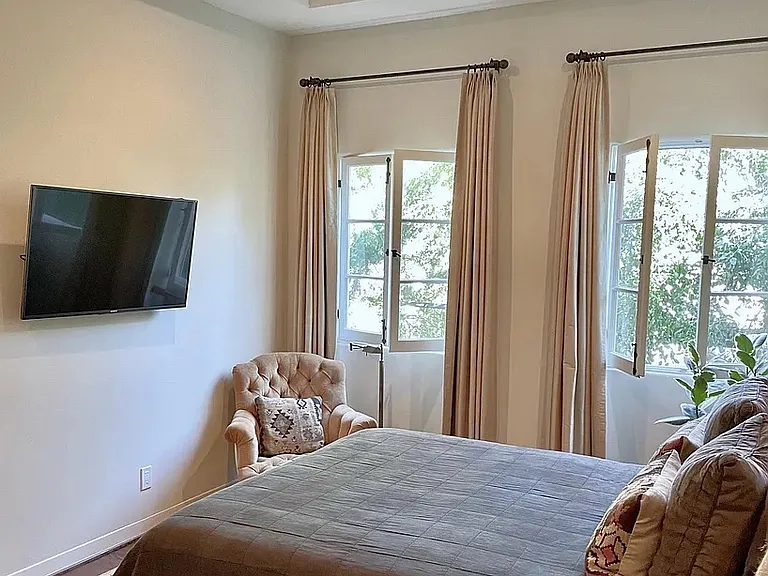 1330 N Harper Ave #208 — Photo 20