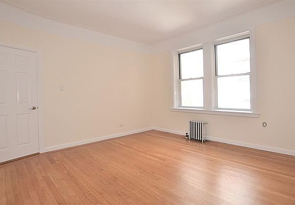3rd image of 117 W 13th St APT 31