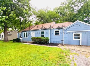 11217 Applewood Dr, Kansas City, MO 64134