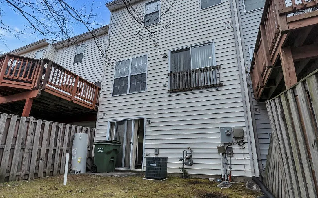 3 bed, 3.5 bath, 2256 sqft, $2,999 — Photo 3