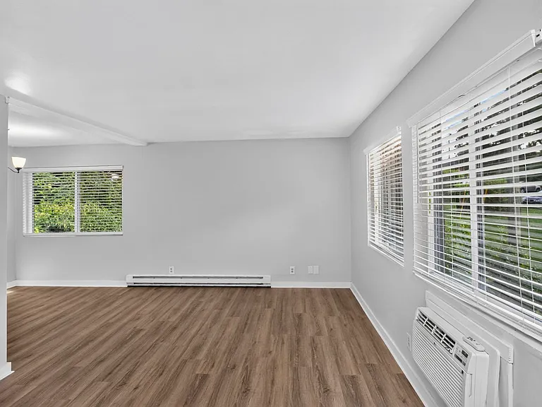 550 Harding Pl #E103 — Photo 18