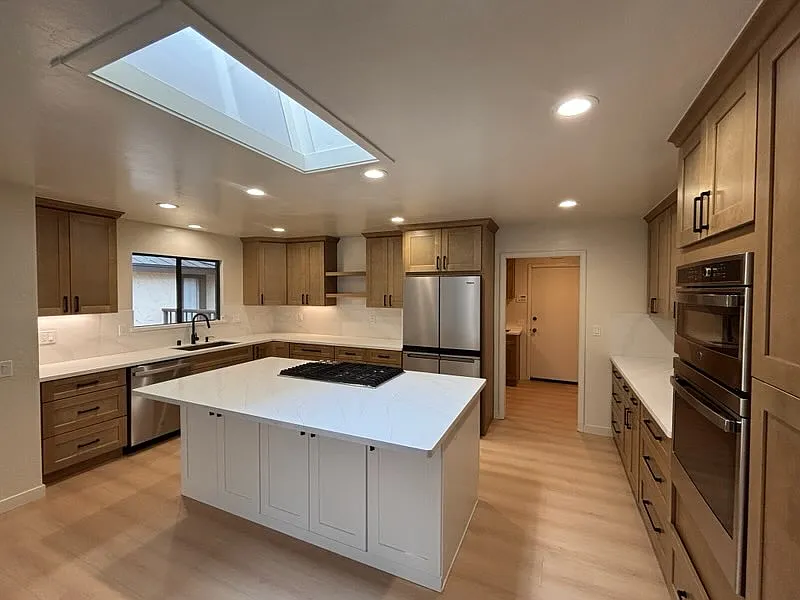 3 bed, 2.5 bath, 2802 sqft, $6,195 — Photo 4