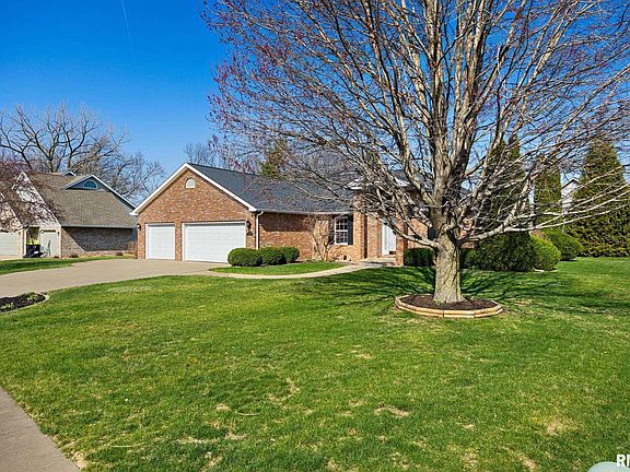 2nd image of 1201 Linden St