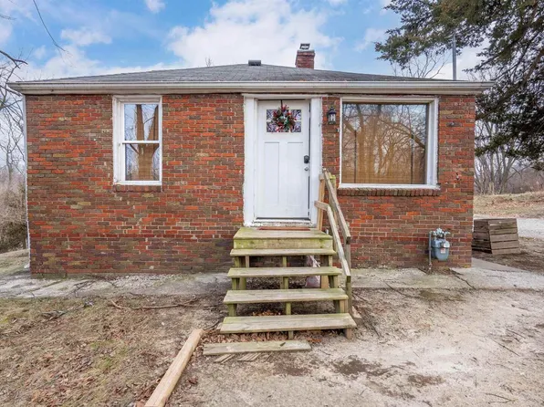 1 Blue Grass Ct, Davenport, IA 52802