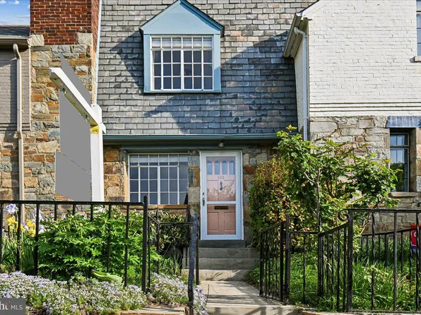 803 Chetworth Pl, Alexandria, VA 22314