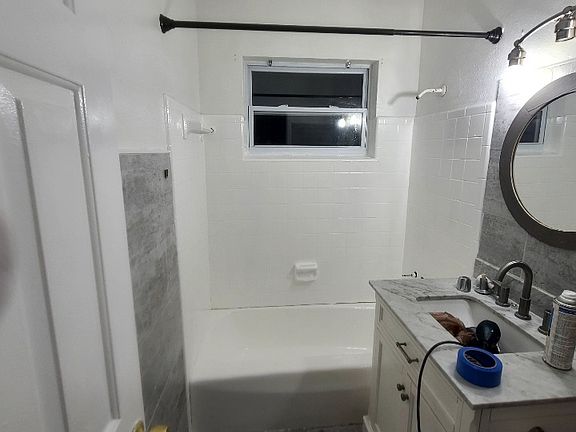 5th image of 7102 Holiday Dr