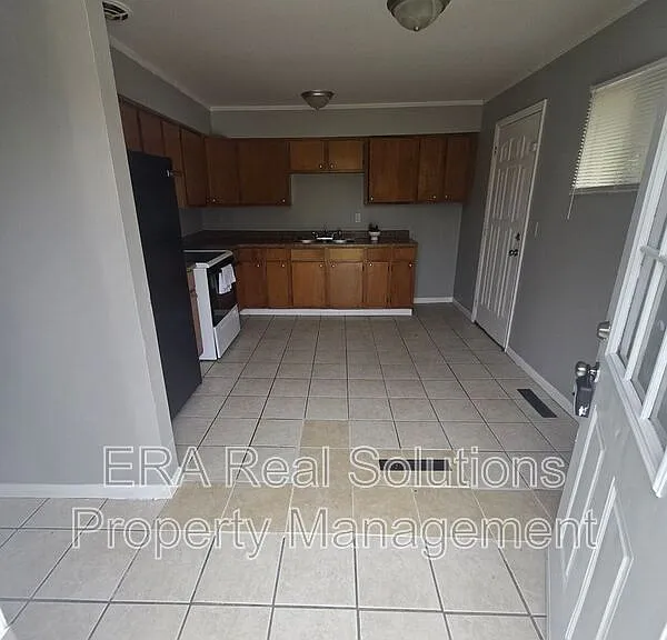 2236 Brentnell Ave — Photo 3