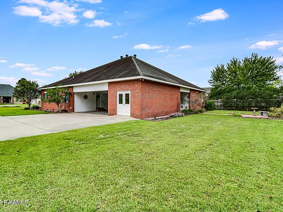 4th image of 2102 Le Belle Villa Blvd