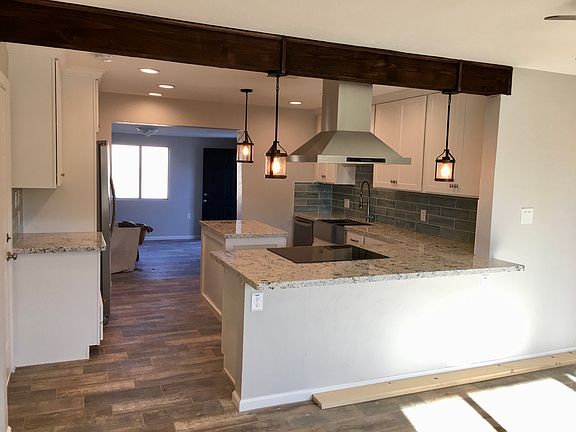 3rd image of 302 E Las Palmaritas Dr