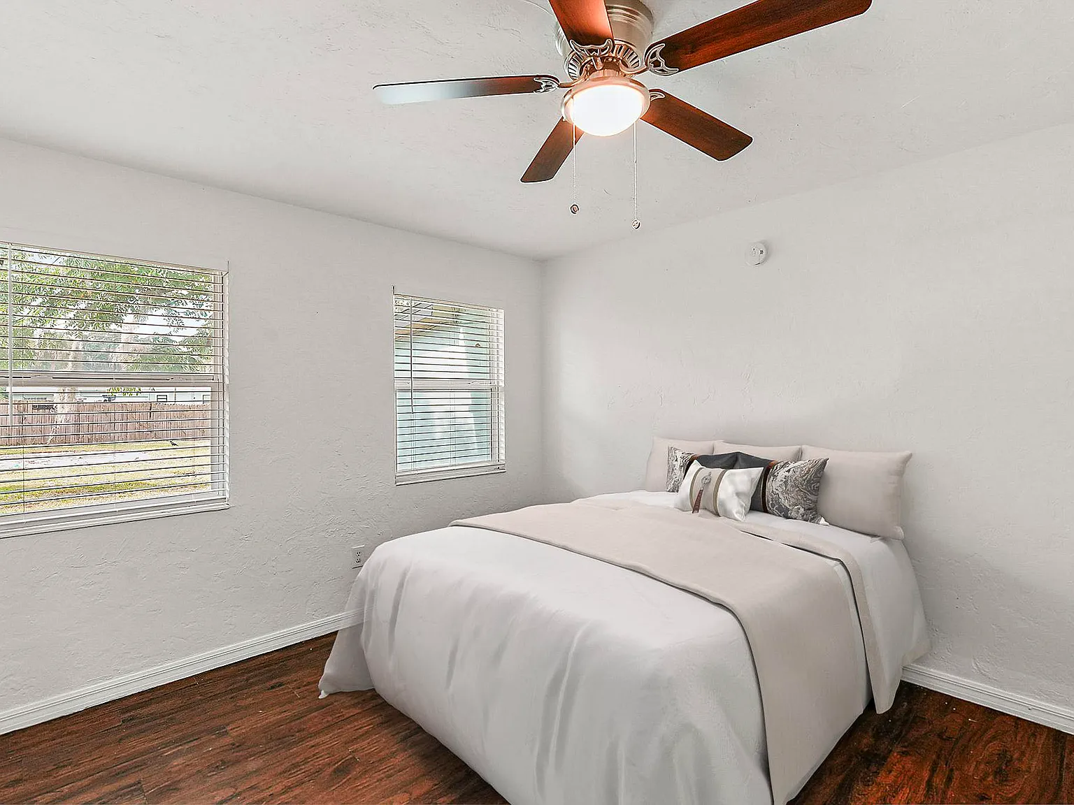 4 bed, 2.0 bath, 2800 sqft, $767 — Photo 1
