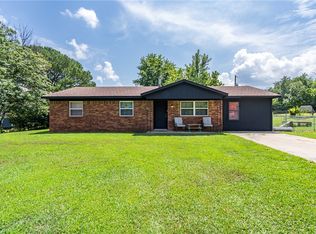 427 W Walnut Ave, Oaks, OK 74359