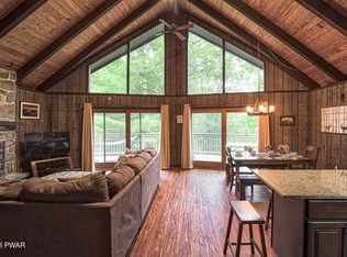 135 Beartrap Mountain Rd, Greentown, PA 18426