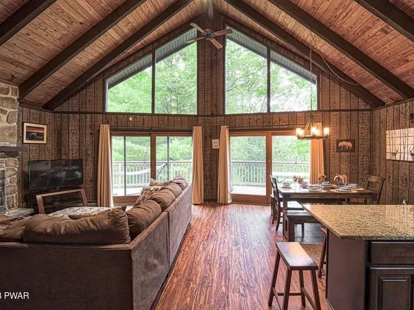 135 Beartrap Mountain Rd, Greentown, PA 18426