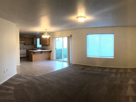 3rd image of 6211 Klickitat Ln
