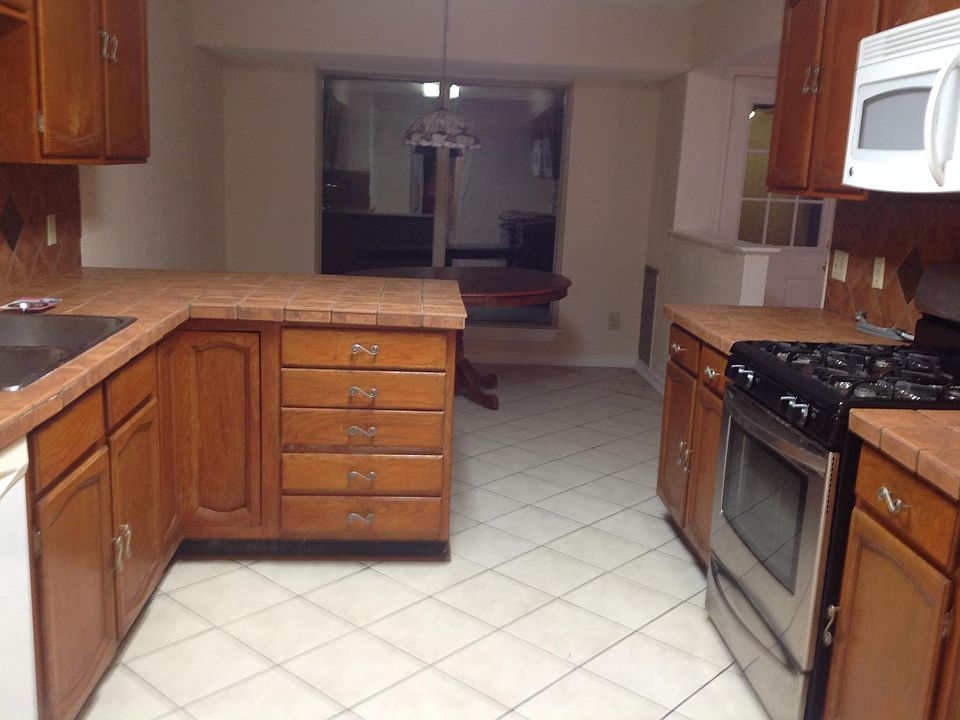 2nd image of 1017 Birchwood Ln #1