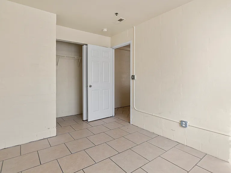 Collins Terrace Apartments — Photo 8