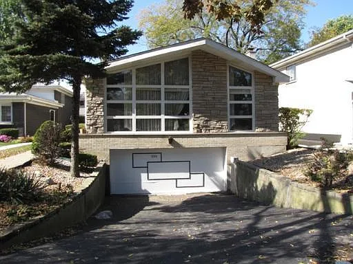 4 bed, 1581 sqft, $4,000 — Photo 1