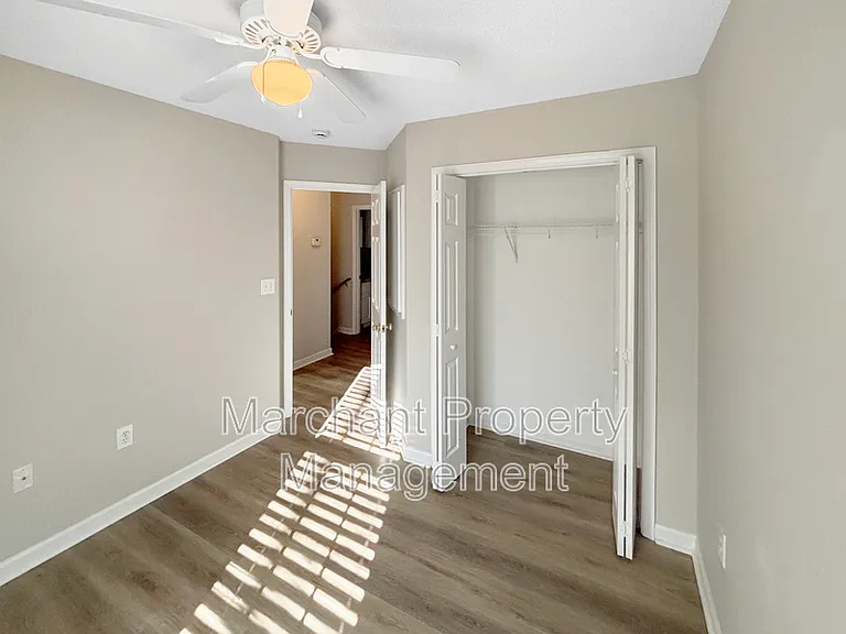 215 Rexford Dr — Photo 12