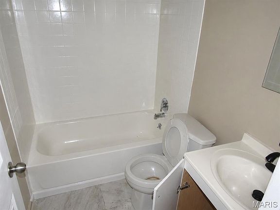 2nd image of 9833 Balboa Dr