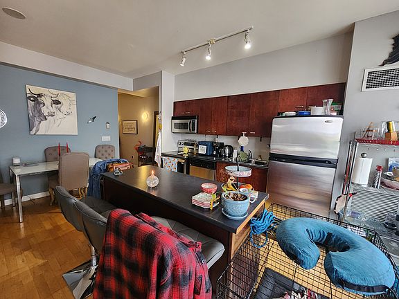3rd image of 383 Cumberland St
