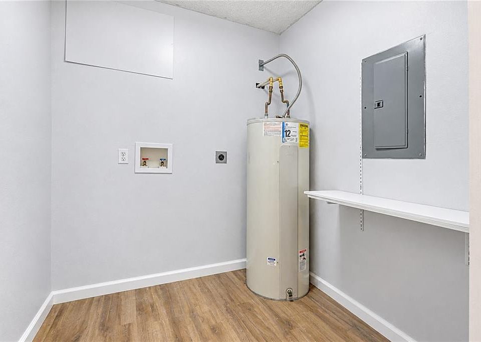 13th image of 25567 W Sycamore St