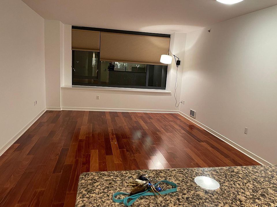 1st image of 250 King St Unit 512