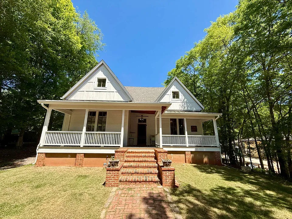 738 Boulevard