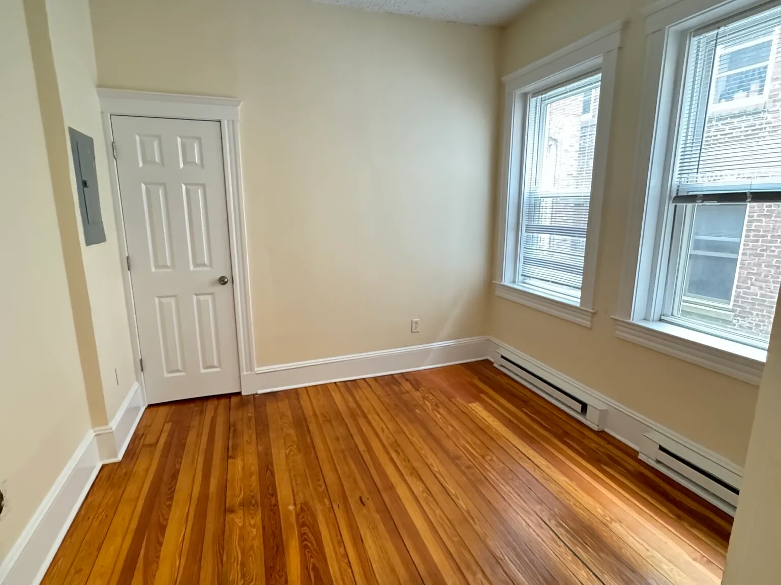 2 bed, 1.0 bath, $2,500 — Photo 2
