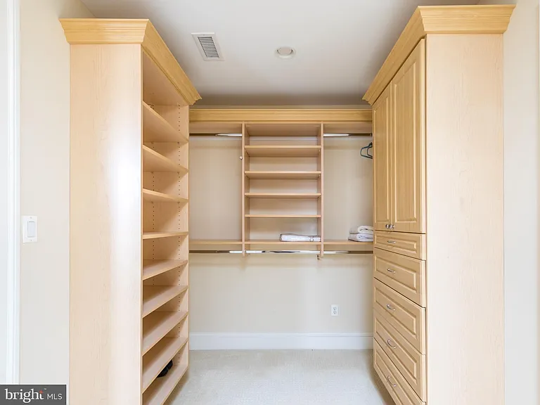 2138 Patrick Henry Dr — Photo 27