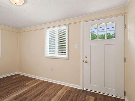 5th image of 104 Broadway Ave