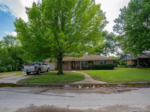 101 California St, Saint Jo, TX 76265