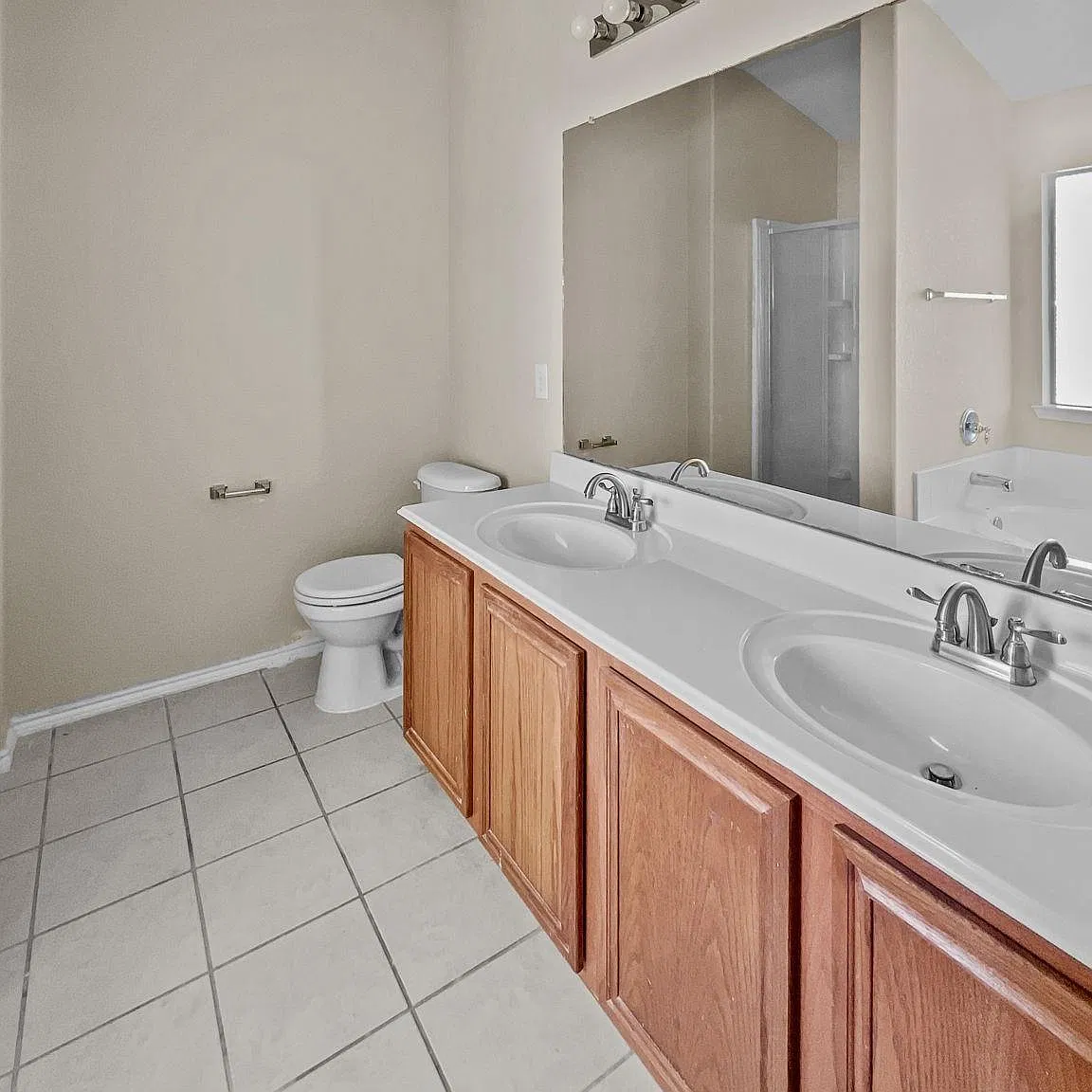 3 bed, 1595 sqft, $2,100 — Photo 2
